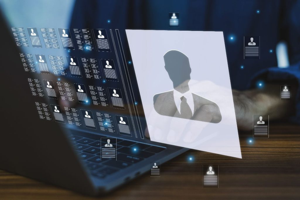 What are the Core Features of an Effective HRIS?